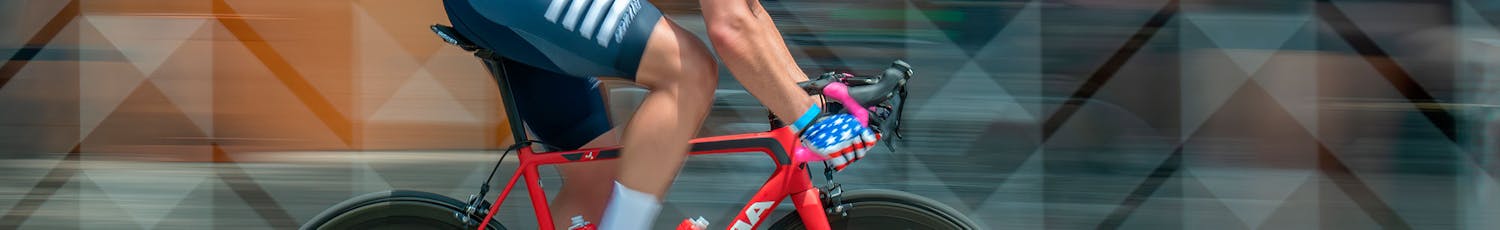 Panoreringsbild En bra panoreringsbild där åkaren är skarp och bakgrunden är suddig.